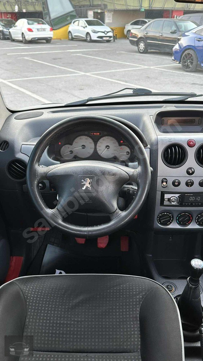 PEUGEOT PARTNER 1.6 HDI ADVENTURE - Foto 18